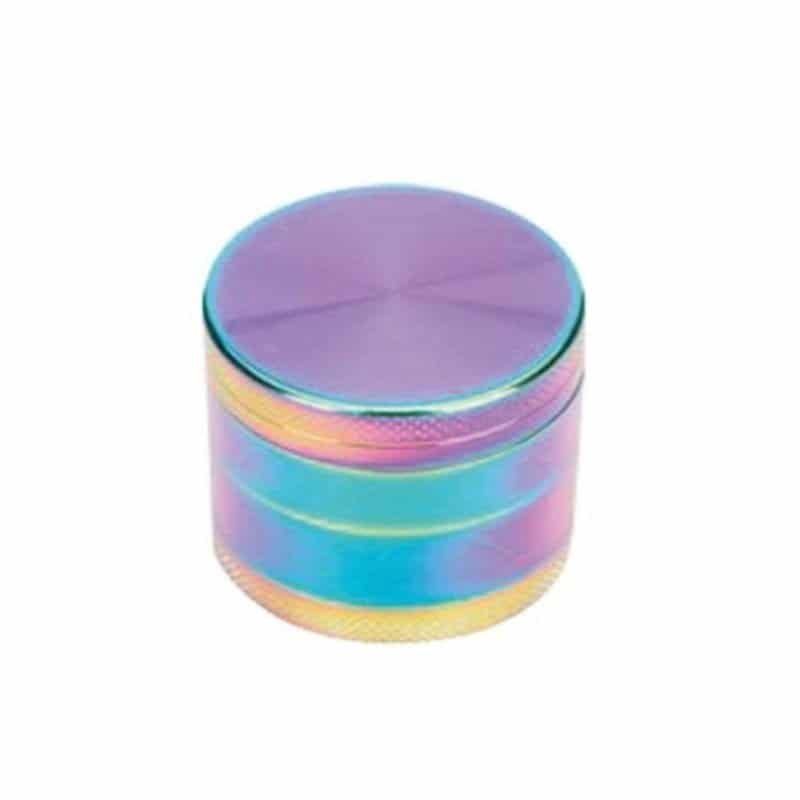 Splendido grinder in alluminio arcobaleno per la macinatura delle erbe, con strati colorati che rappresentano un'aggiunta elegante e funzionale alla tua attrezzatura da fumo.